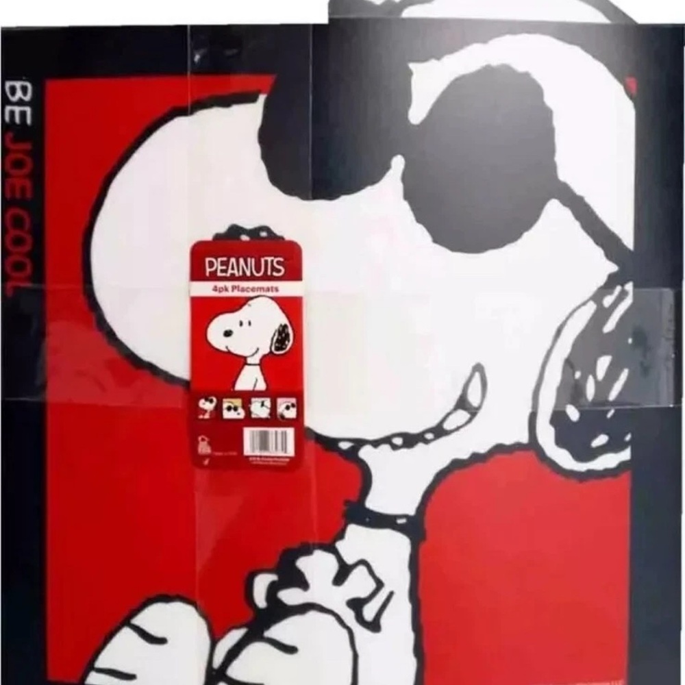 4 Peanuts Snoopy Placemats Place mats 14.5"×14.5" Kitchen Table Mats NEW